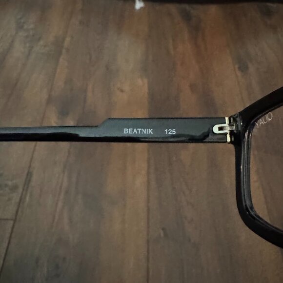 QUAY Beatnik Blue Light Glasses With Black Frame - Picture 5 of 6